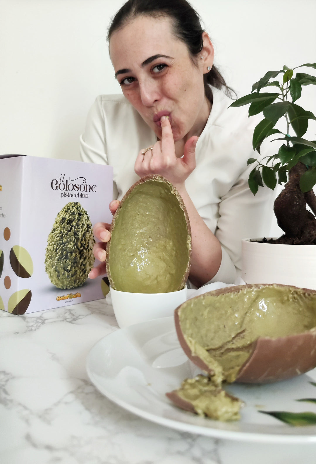 UOVO DUBAI CHOCOLATE AL LATTE 300gr ripieno di Crema Pistacchio&Kataifi