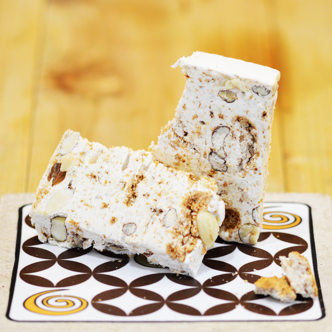 Torrone Bianco morbido con Mandorle