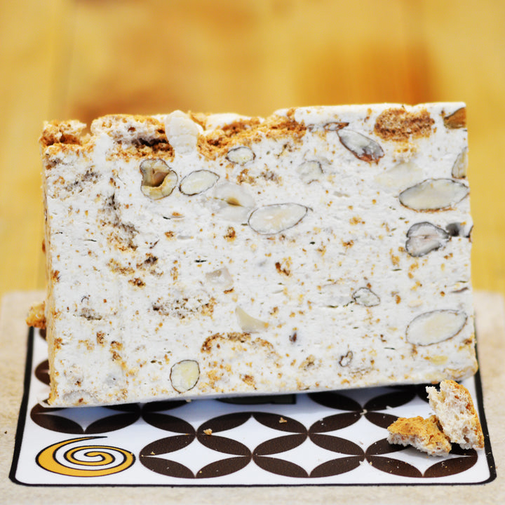 Torrone Bianco morbido con Mandorle